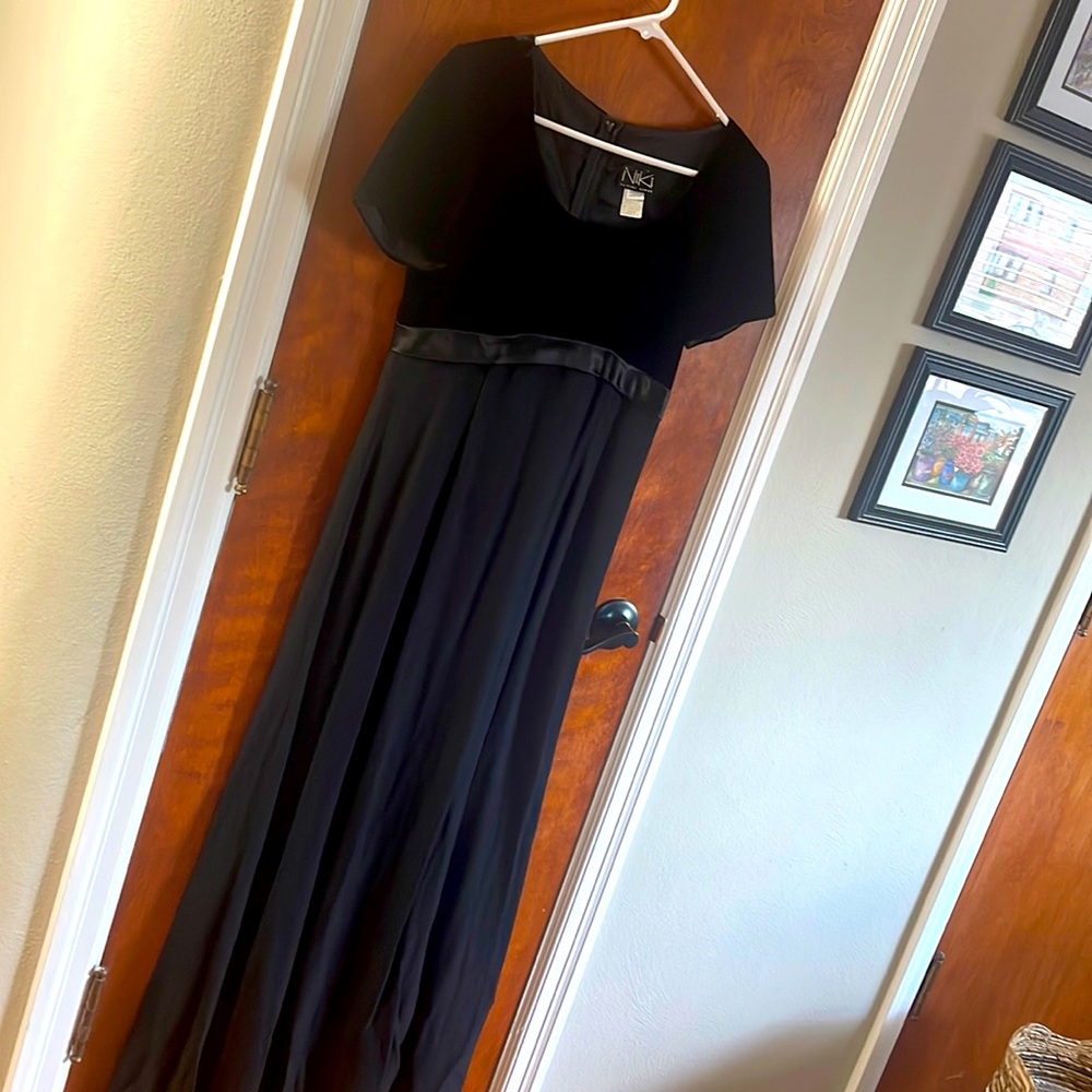 Niki by Niki Livas black formal long dress. Size 6. Vintage
